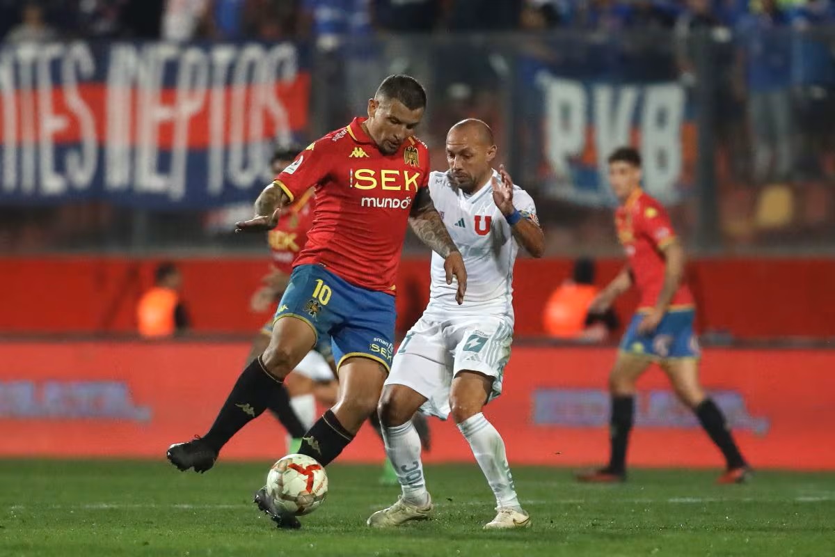 “Llegan de Argentina y se creen dueños del fútbol chileno”: critican a Vecchio por sus reclamos contra el arbitraje