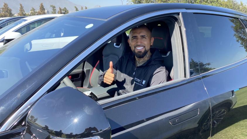 Jugadores de Colo Colo recibieron un lujoso auto de regalo