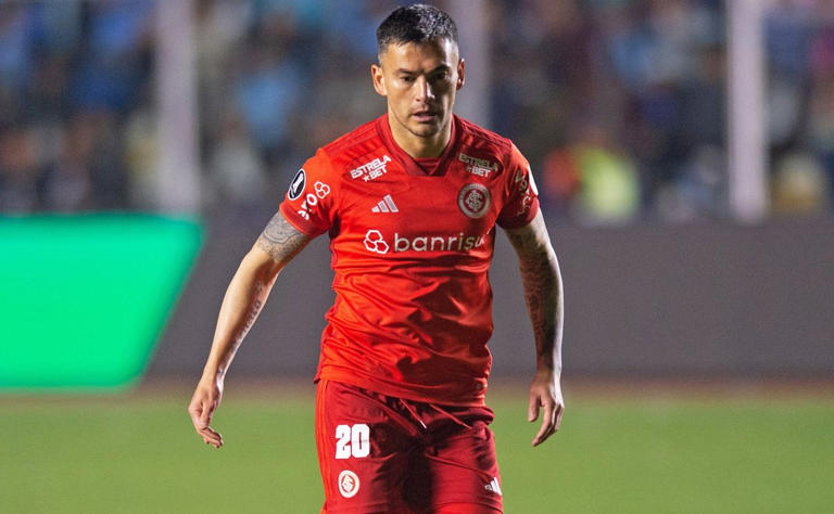 Charles Aránguiz está en Chile: la ‘U’ provechó de acercarse al jugador