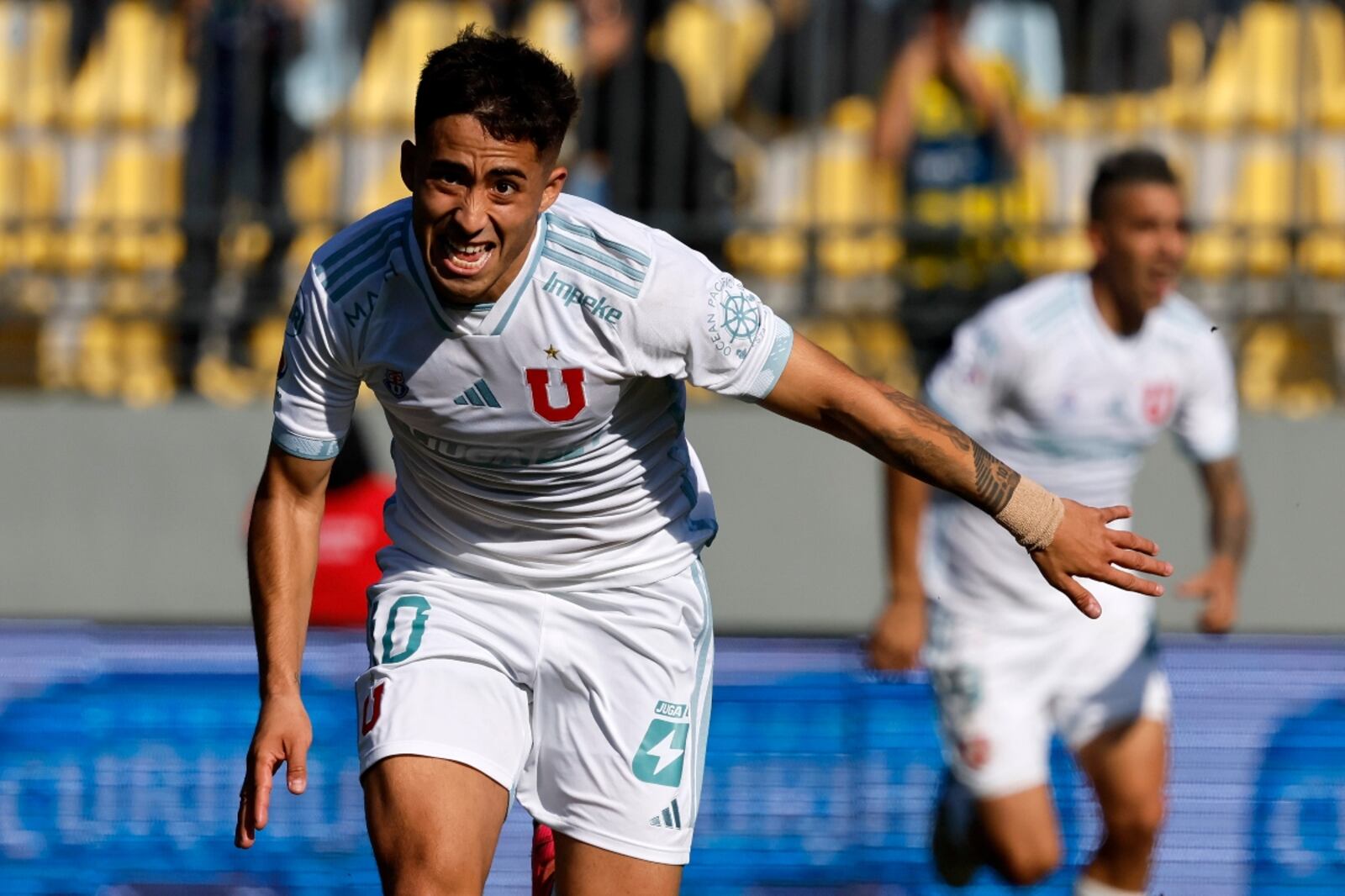 (Goles) Universidad de Chile vence sobre la hora  Everton y sigue en el liderato