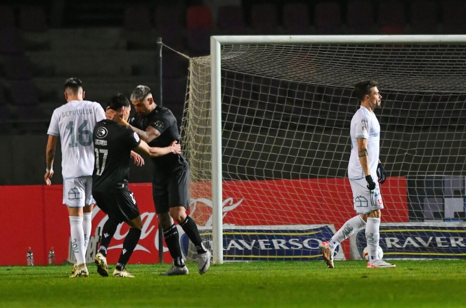 audax vence a la u