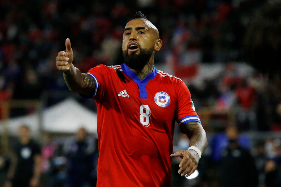 «Juega menos que Vidal lesionado»: Hinchas de La Roja pierden la paciencia con este jugador