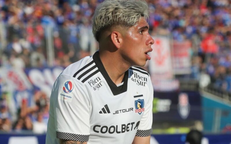 ¿Qué pasó en Colo Colo? Aseguran que Carlos Palacios se ausentó de la citación