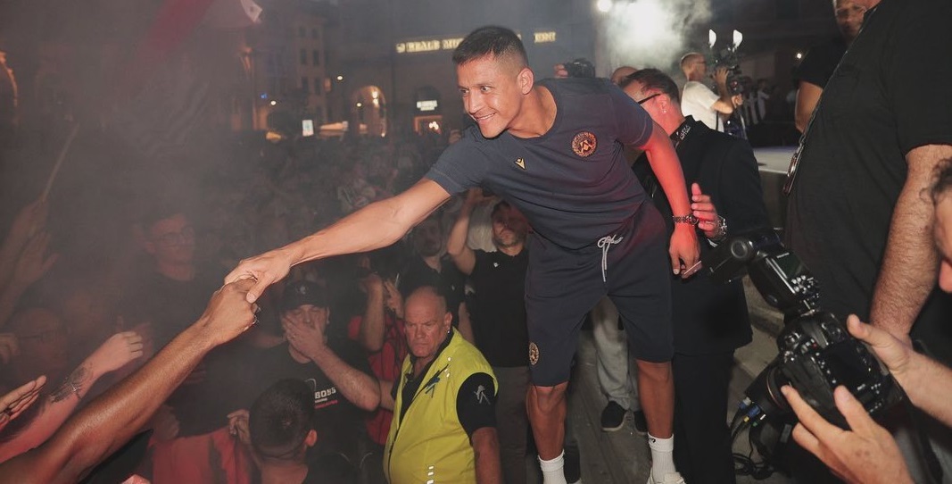 Video: Así fue la multitudinaria presentación de Alexis Sánchez en Udinese