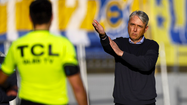 Informe contra Tiago Nunes en empate de la UC contra Everton complica al DT