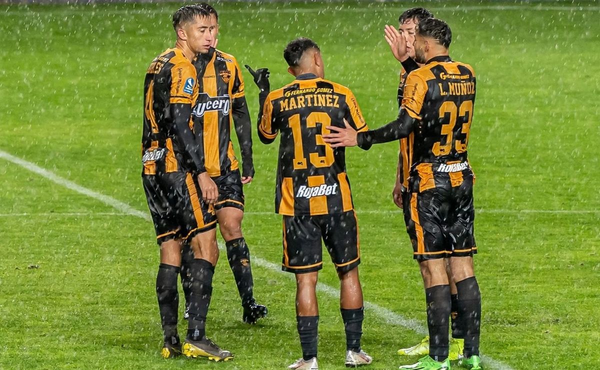«Exigimos que se nos pague todo»: Plantel de Fernández Vial lanza ultimátum a la dirigencia