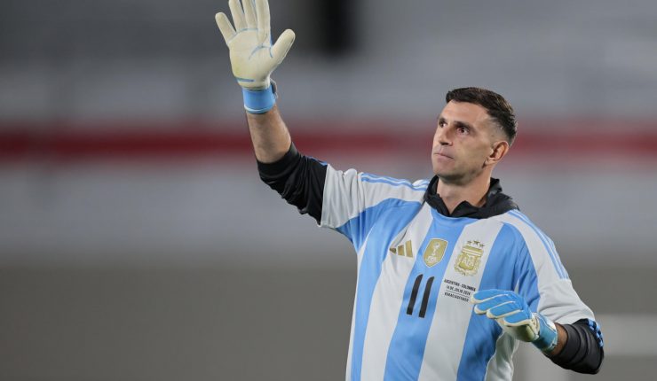 Dibu Martínez pide disculpas tras ser sancionado por la FIFA: promete «no ofender más a nadie»