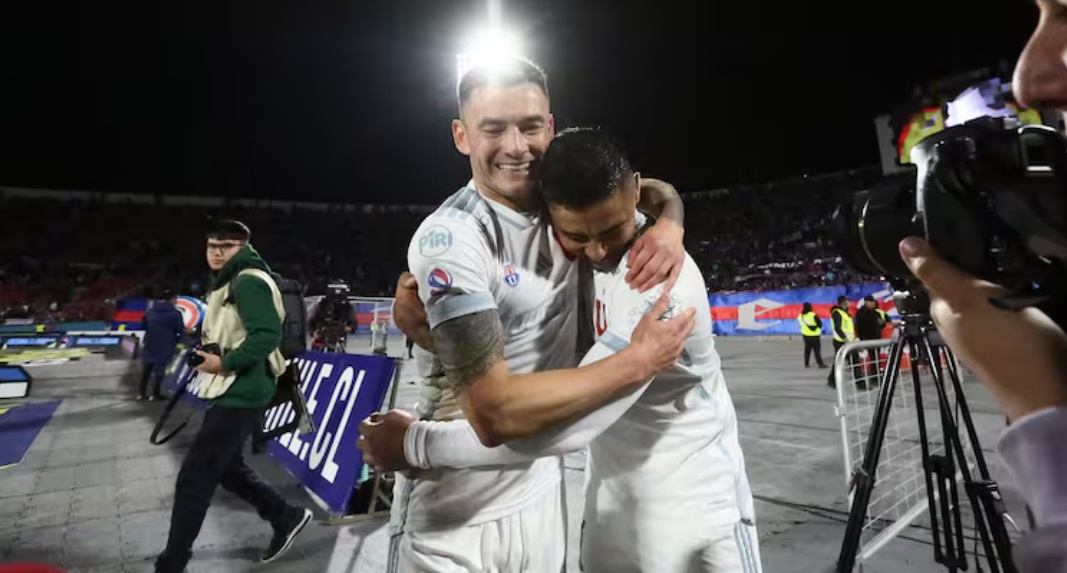 (Goles) La ‘U’ vence en la agonía a Huachipato y se consolida en el liderato