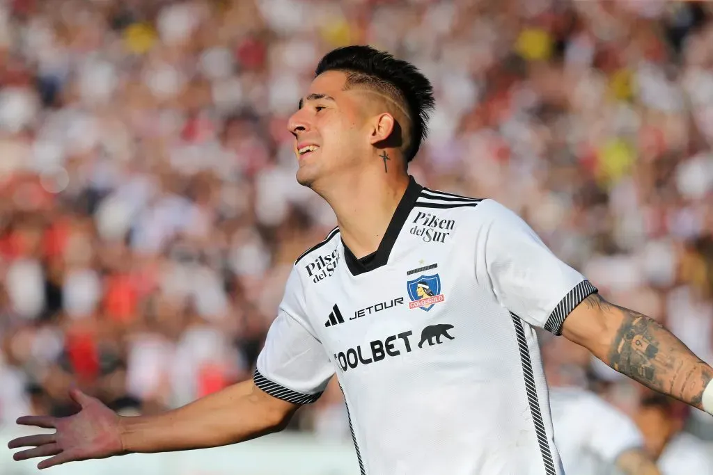Hinchas de Colo Colo pierden la paciencia con Guillermo Paiva y exigen su salida del club