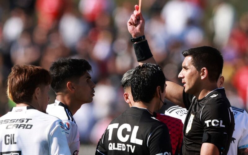 ¡Malas noticias para Colo Colo! Tribunal de Disciplina castiga a Erick Wiemberg tras su expulsión ante Palestino