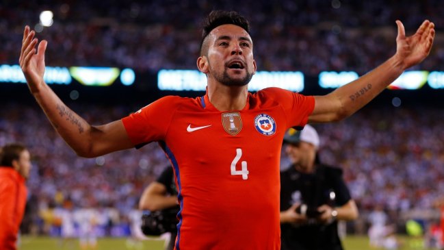 Mauricio Isla fue llamado de emergencia a La Roja