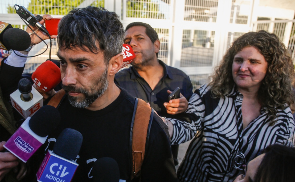 Acompañado de su hermano y su abogada: Jorge Valdivia salió de la cárcel