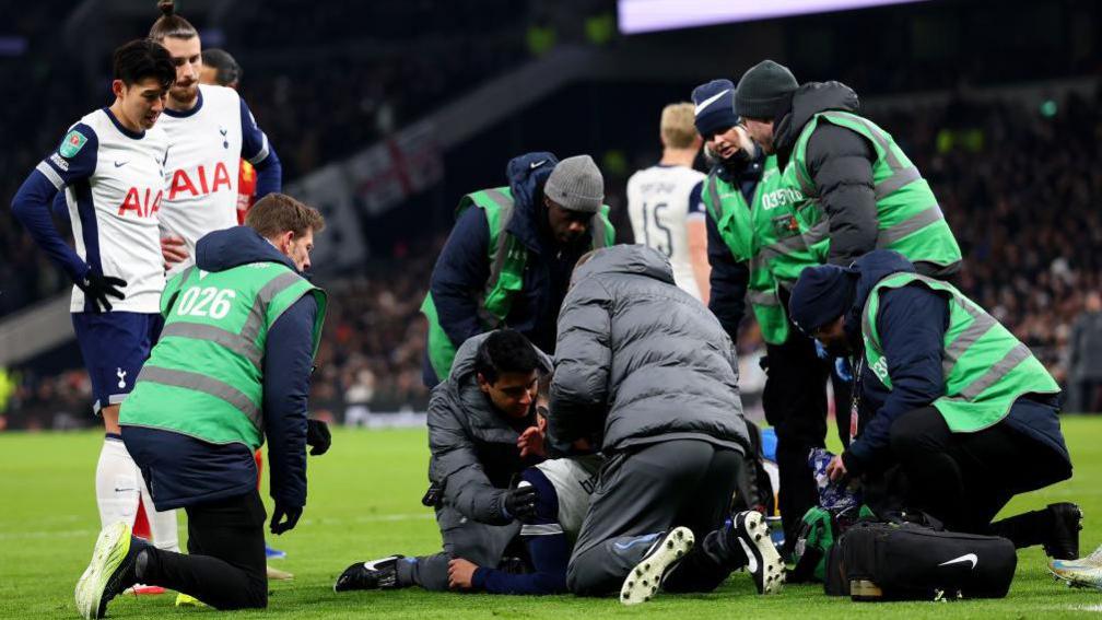 jugador del tottenham se desploma