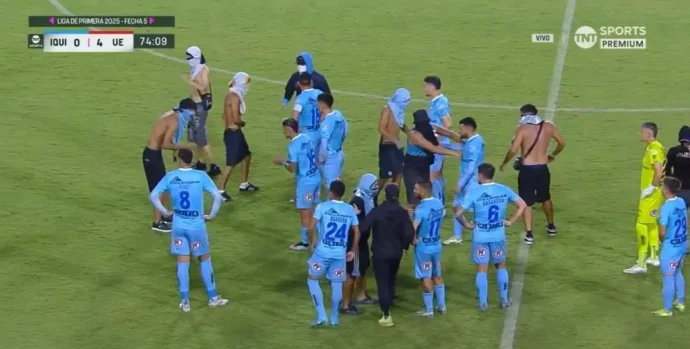 hinchas invaden cancha iquique