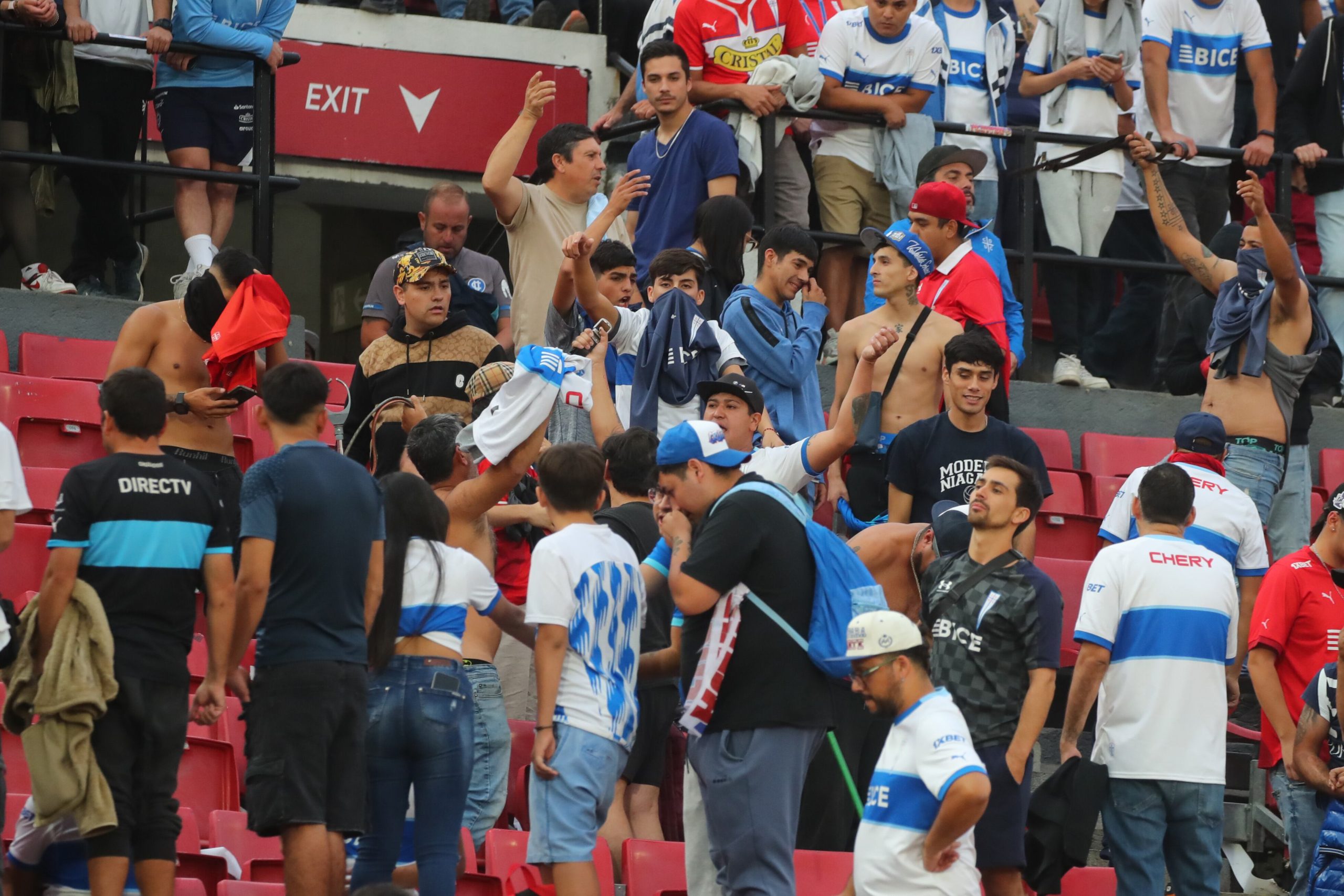 riña hinchas uc