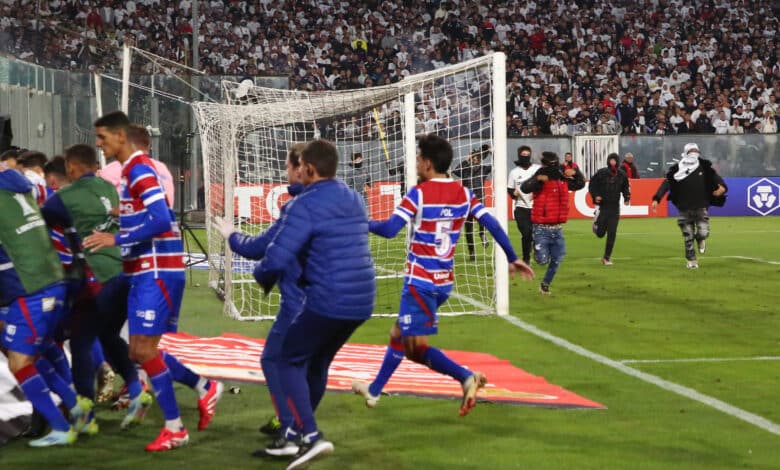 Brasil pide a Conmebol los puntos por secretaría luego de los graves incidentes en duelo de Colo Colo y Fortaleza