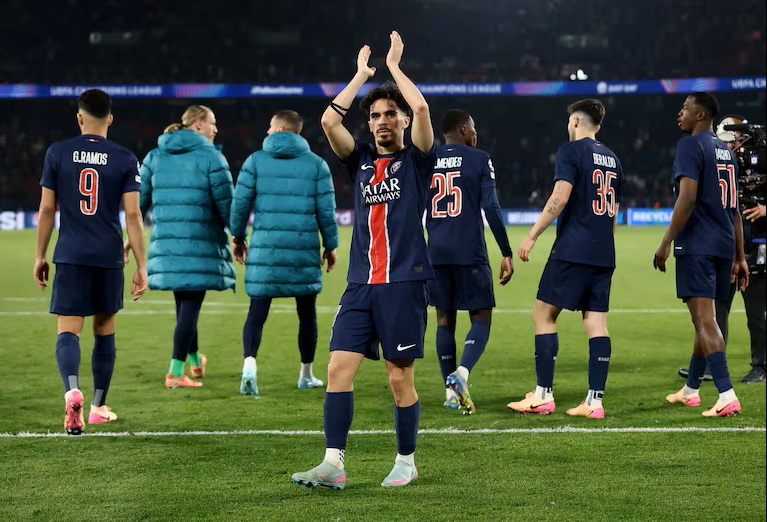 psg vence al aston villa