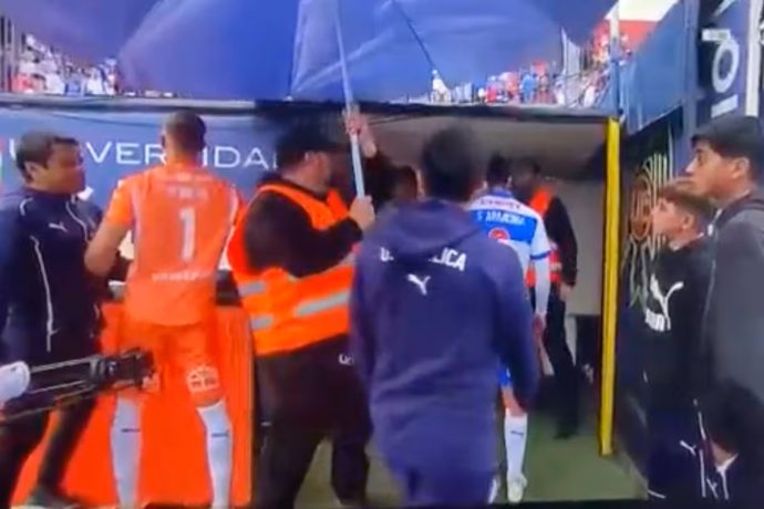 Vicente Berned increpa a hinchas