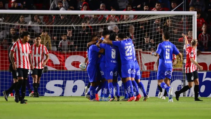 udechile y estudiantes de la plata
