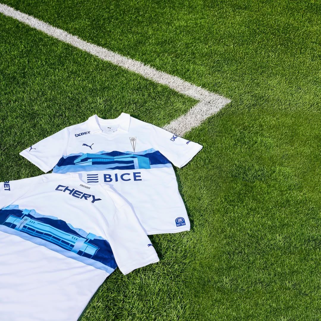 Universidad Católica presenta camiseta especial inspirada en el Claro ...