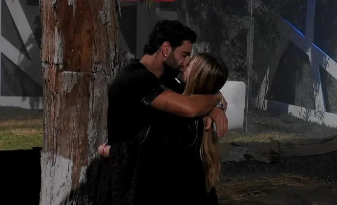 beso disley y yoan