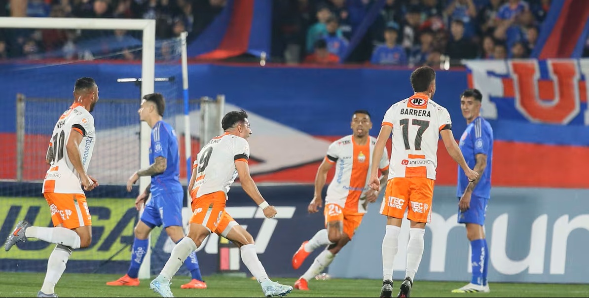 La ‘U’ sufre dolorosa caída ante Cobresal y se aleja de la lucha por el título