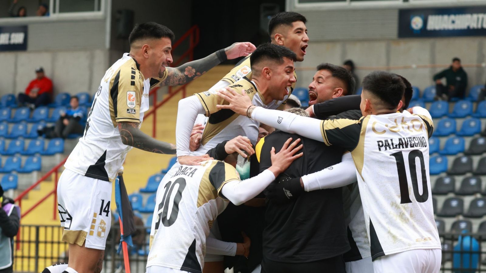 Coquimbo Unido gana por la mínima a Huachipato y no suelta la ilusión del campeonato