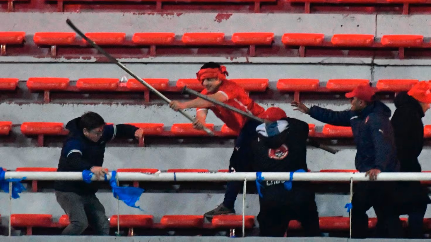 Video de Independiente desata polémica: acusan a hinchas de la ‘U’ por caos en Avellaneda