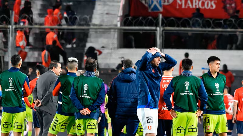 La ‘U’ informa sobre estado de hinchas heridos tras violentos incidentes ante Independiente: uno en riesgo vital