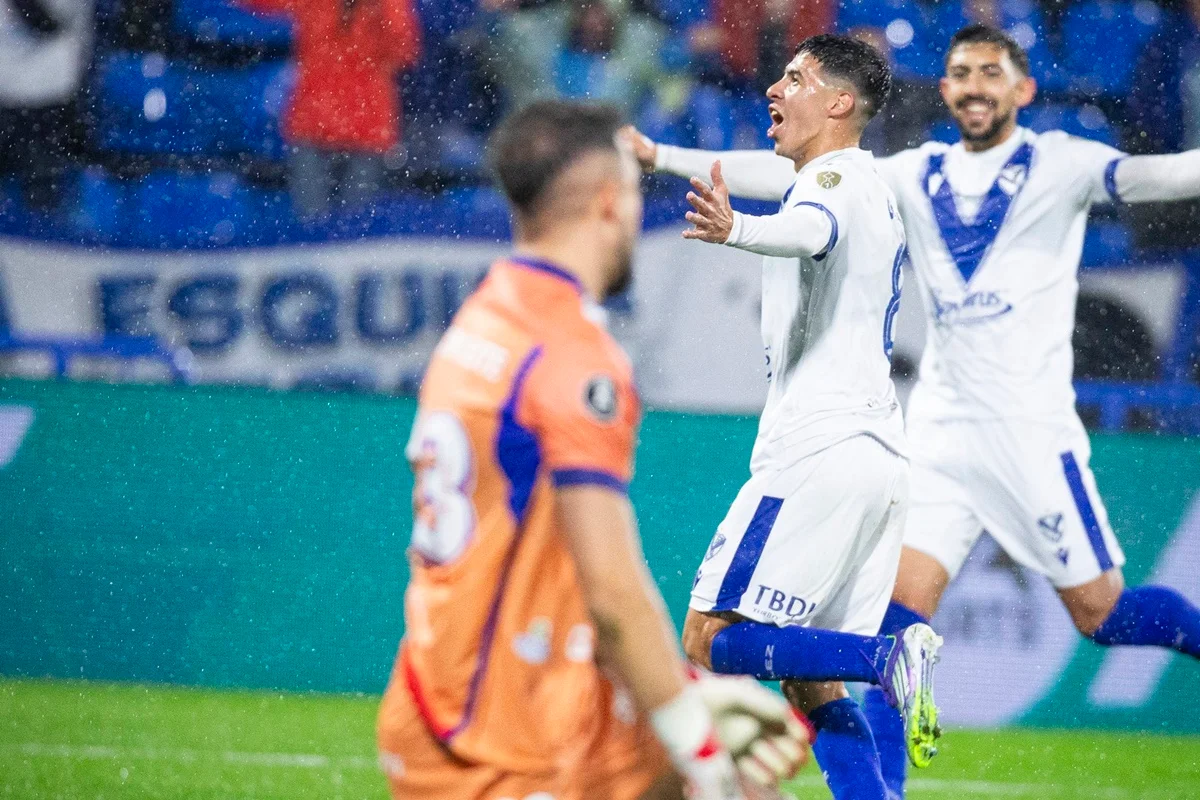 velez vence a fortaleza