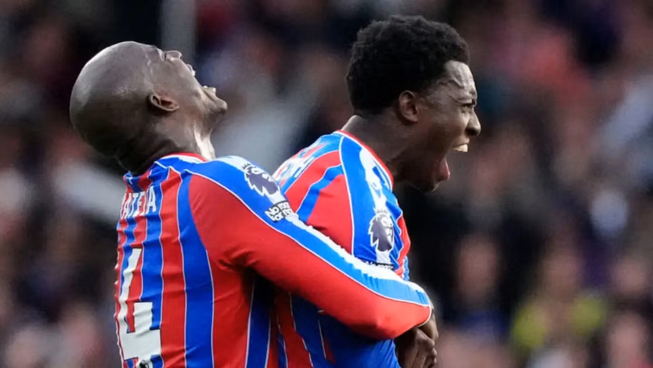 Crystal Palace da la sorpresa y derrota al Liverpool, acabando su invicto en la Premier League