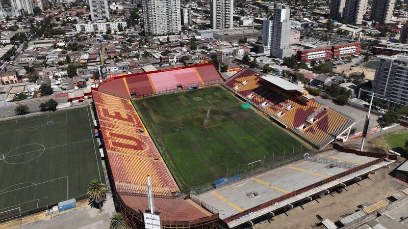 A pocos días de la Supercopa: obras en Santa Laura quedan paralizadas por orden municipal