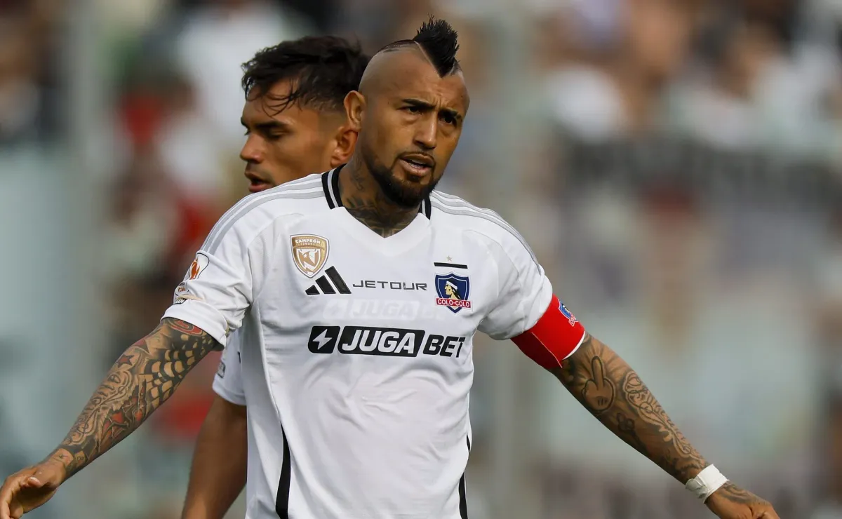 «Si van a traer a alguien, tiene que ser…»: Vidal lanza mensaje a Colo Colo sobre el mercado de fichajes