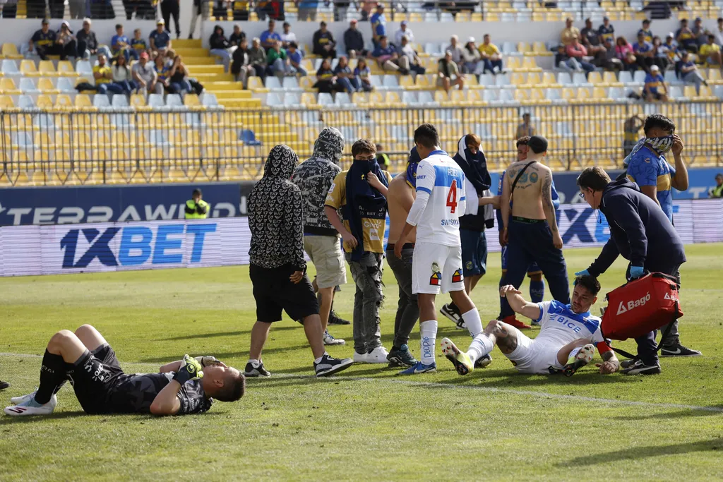 invasion hinchas everton ante uc