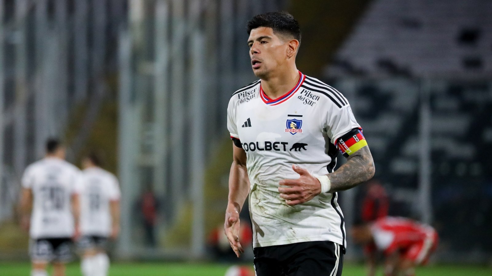 Futuro de Esteban Pavez en Colo Colo en riesgo tras sorprendente revelación