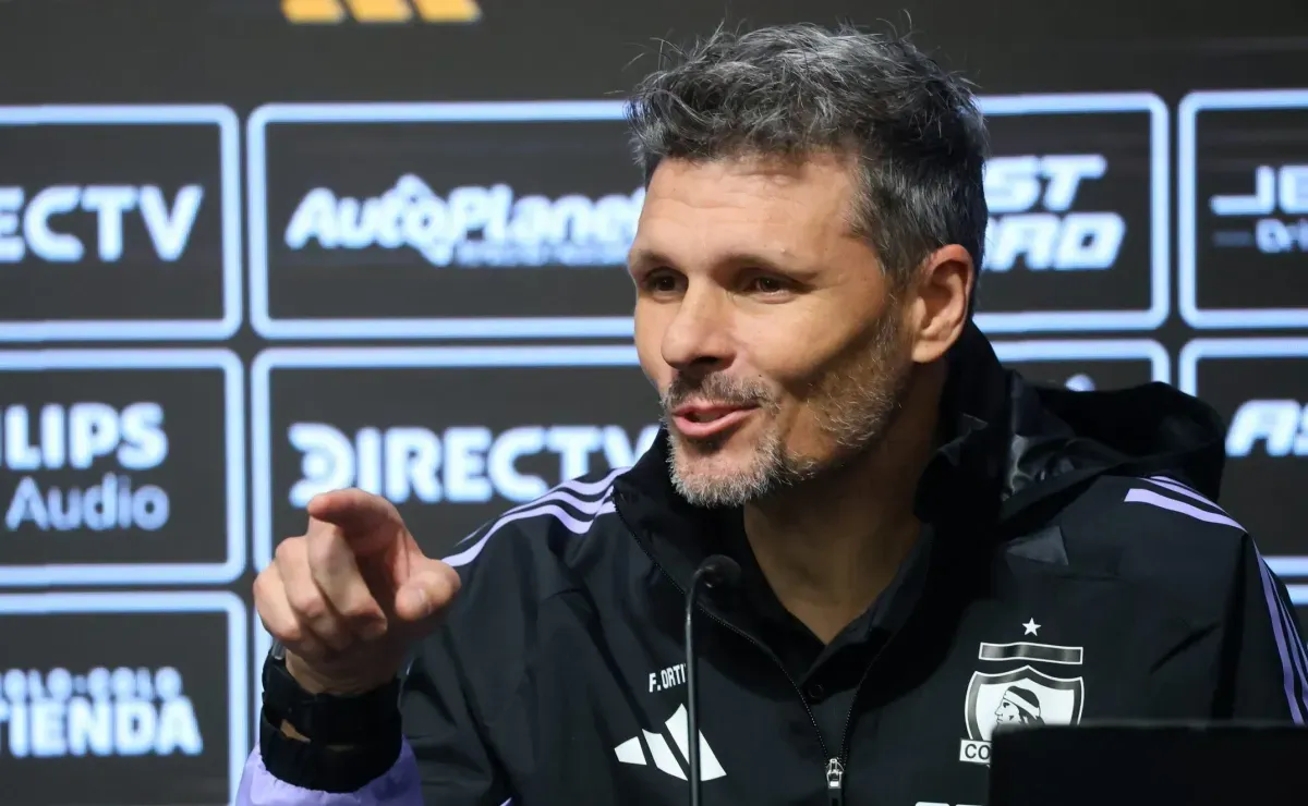 Fernando Ortiz prepara un cambio inesperado en Colo Colo para enfrentar a Unión Española