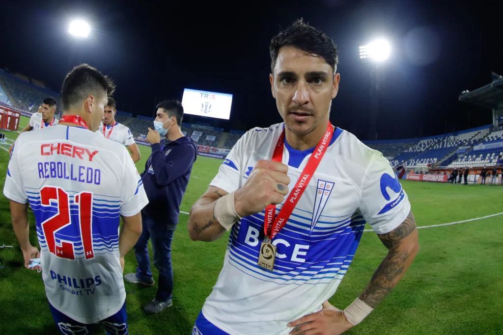 Universidad Católica celebra: Zampedri alcanza el título de hexagoleador del fútbol chileno