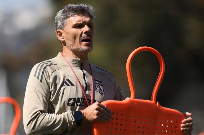 Fernando Ortiz adopta drástica decisión en la pretemporada de Colo Colo