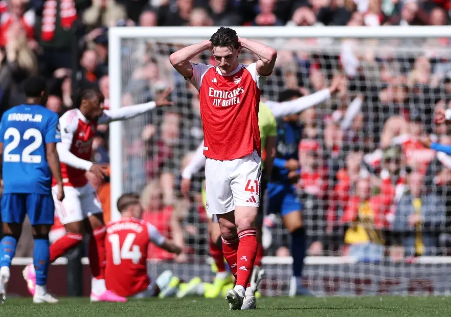 Goles: Arsenal pierde y deja abierta la lucha con Manchester City por el liderato