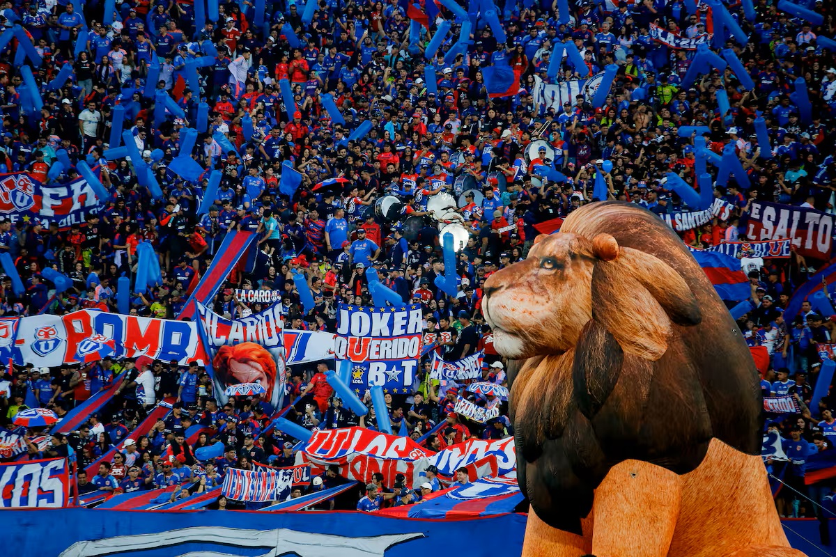 clasico unievrsitrio hinchas azules