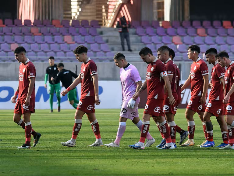 Tensión en La Serena: hinchas estallan y piden la salida de dos jugadores por grave escándalo