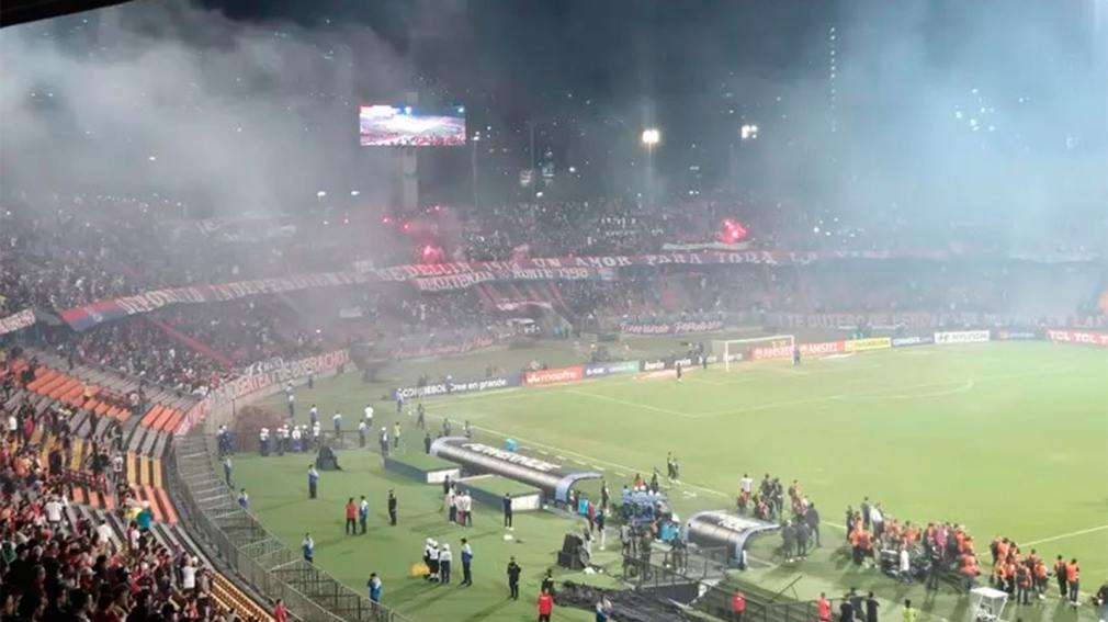 VIDEOS: Partido de Copa Libertadores entre Independiente Medellín y Flamengo fue suspendido por graves incidentes