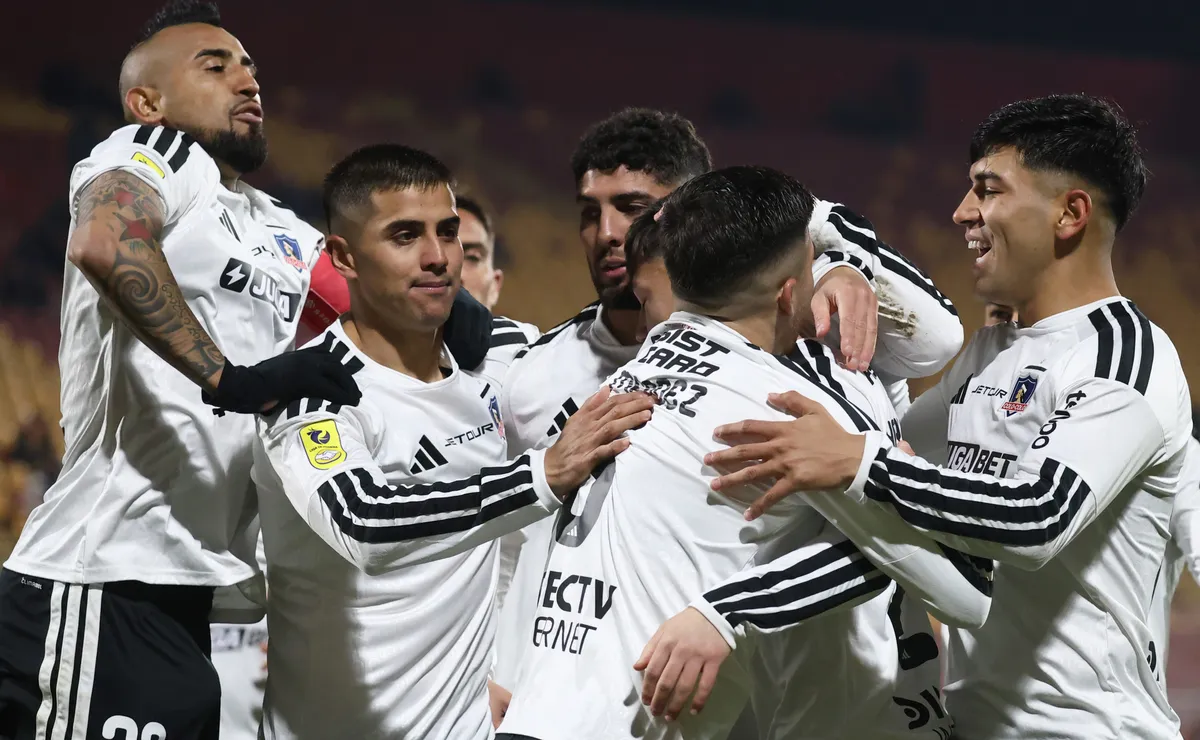 VIDEO: Colo Colo sigue imparable y golea 3-0 a Unión Española en la Copa Chile