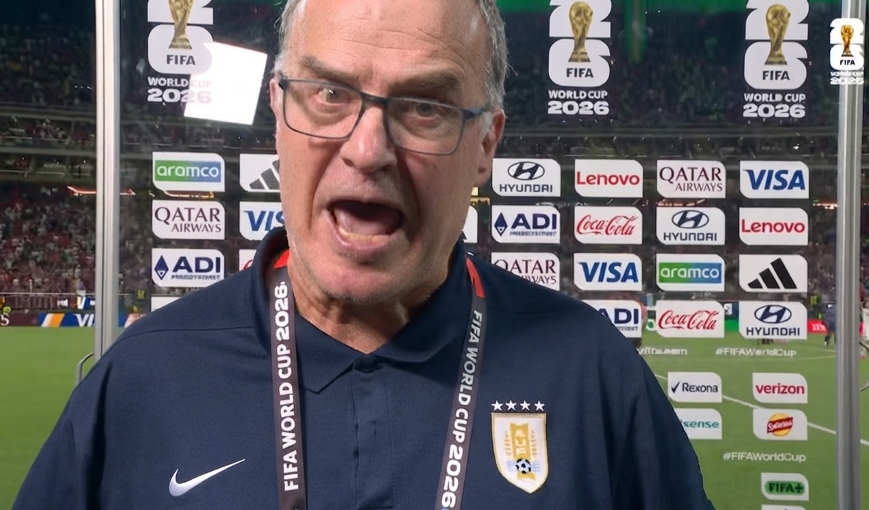 VIDEO: Marcelo Bielsa estalla tras la eliminación de Uruguay: revisa su fuerte reacción en plena entrevista