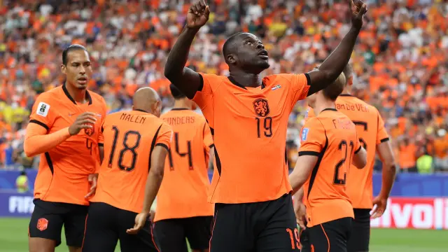 (Goles) Países Bajos gana 3-1 a Túnez y clasifica como líder del Grupo F