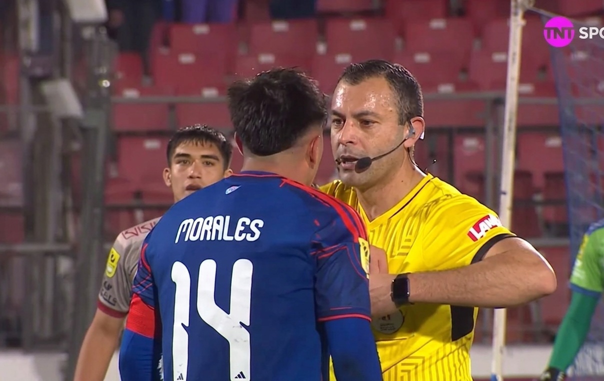 Marcelo Morales estalla luego de su expulsión en el duelo de U. de Chile ante La Calera: «Increíble»
