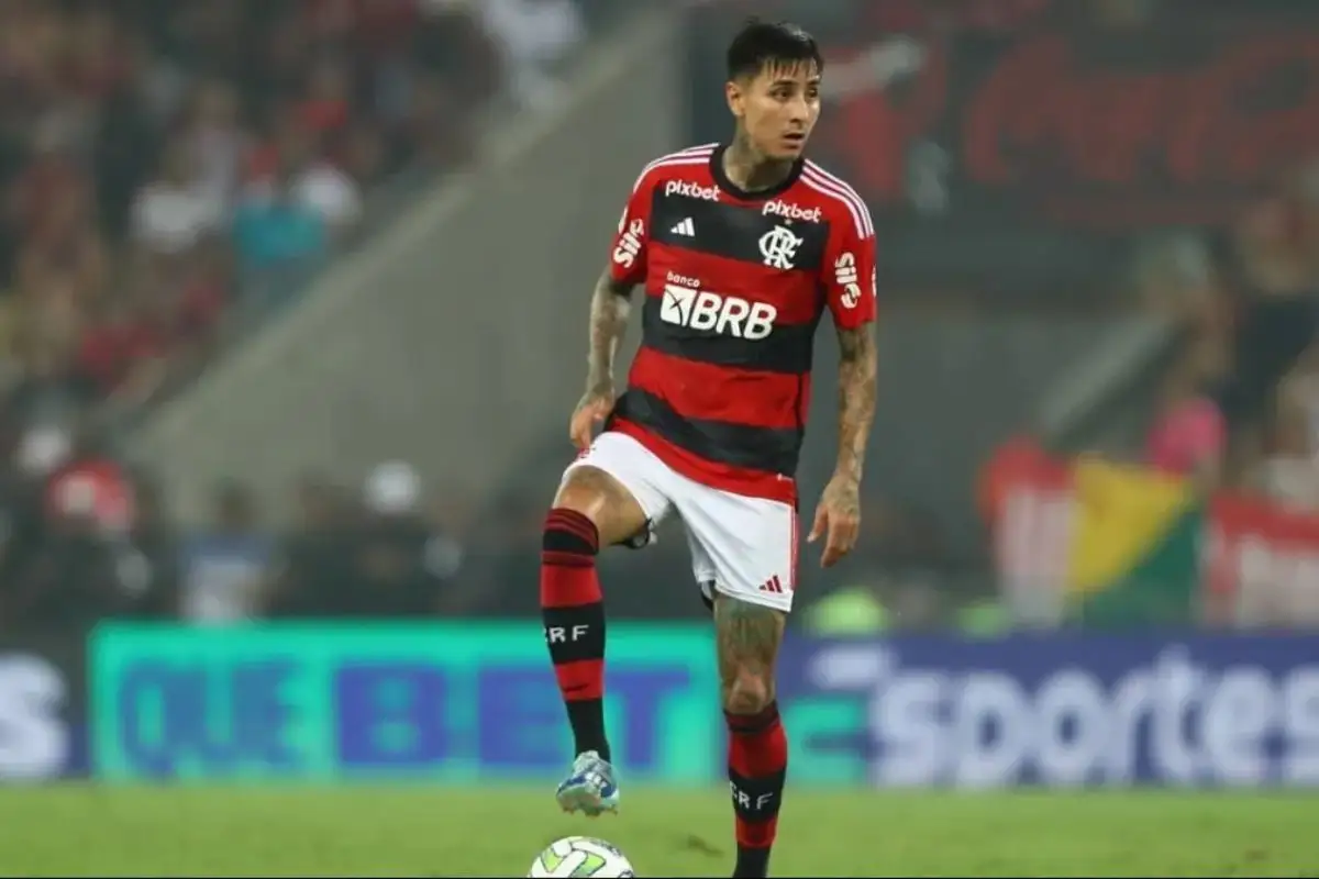 Erick Pulgar vuelve a estar en el centro de la polémica: «Debió ser expulsado»