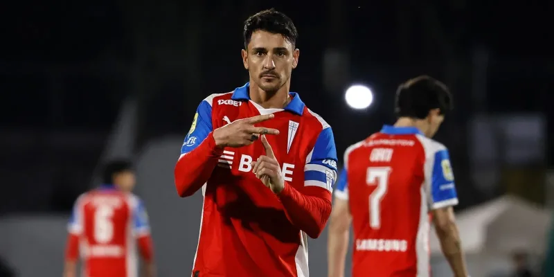 (Goles) Universidad Católica vence 3-2 a Palestino y da otro paso hacia el Chile 2