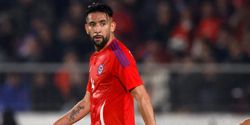 «Ha hecho las cosas muy bien»: Mauricio Isla respalda a este DT para la Selección Chilena